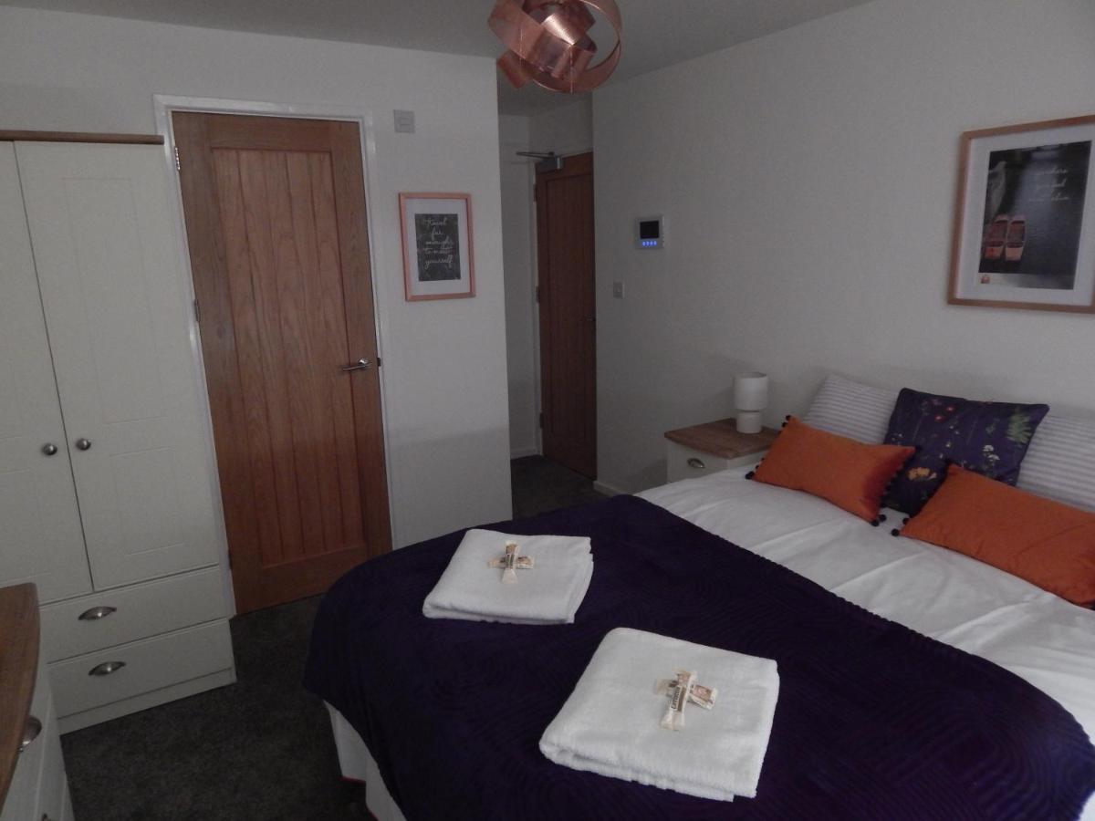 Modern, Well Located En-Suite Rooms With Parking - Orbitat Accommodations Cambridge  Exterior photo