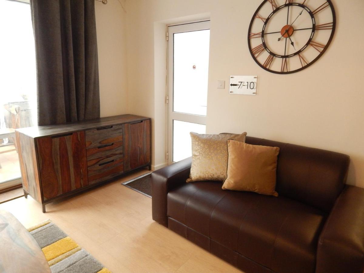 Modern, Well Located En-Suite Rooms With Parking - Orbitat Accommodations Cambridge  Exterior photo