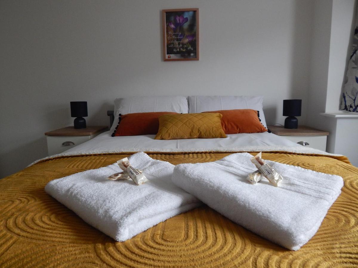 Modern, Well Located En-Suite Rooms With Parking - Orbitat Accommodations Cambridge  Exterior photo