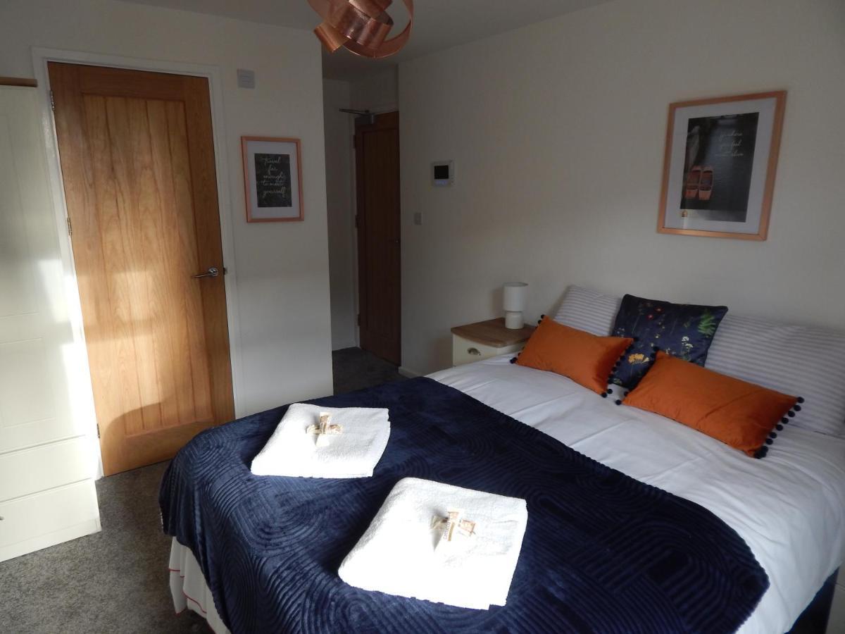 Modern, Well Located En-Suite Rooms With Parking - Orbitat Accommodations Cambridge  Exterior photo