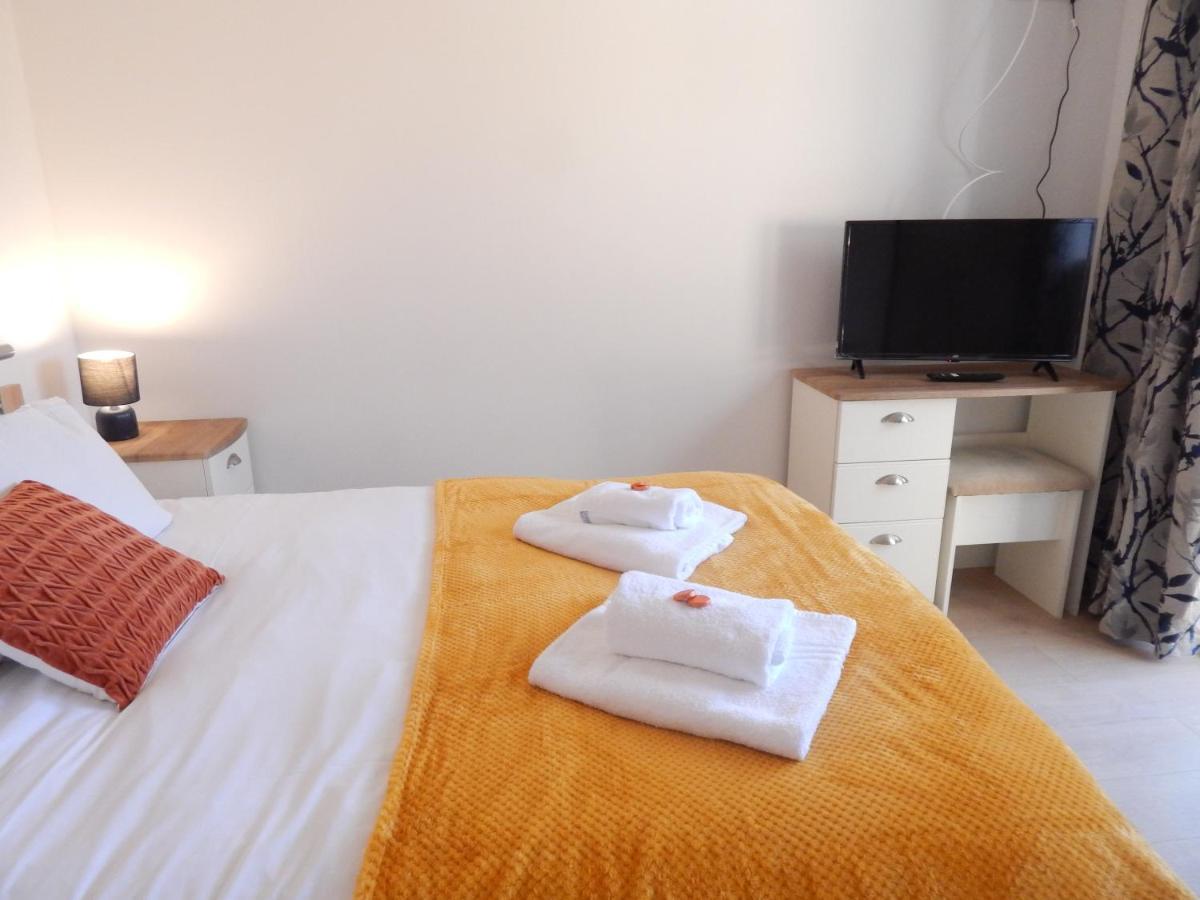 Modern, Well Located En-Suite Rooms With Parking - Orbitat Accommodations Cambridge  Exterior photo