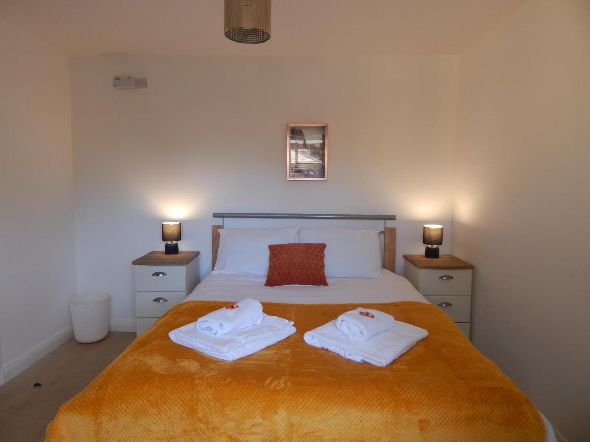 Modern, Well Located En-Suite Rooms With Parking - Orbitat Accommodations Cambridge  Exterior photo