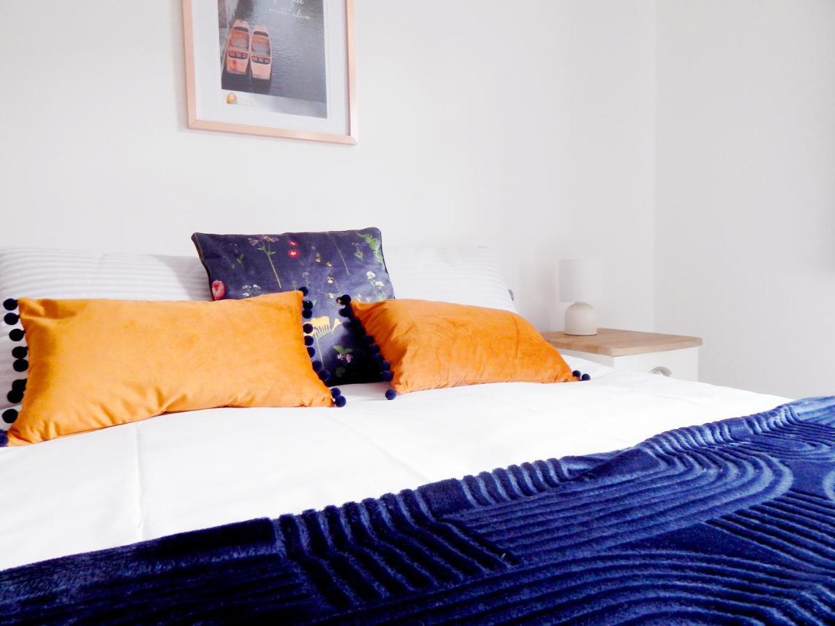 Modern, Well Located En-Suite Rooms With Parking - Orbitat Accommodations Cambridge  Exterior photo