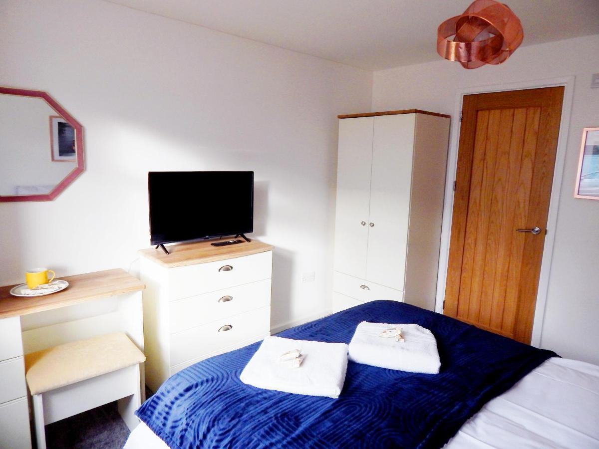 Modern, Well Located En-Suite Rooms With Parking - Orbitat Accommodations Cambridge  Exterior photo