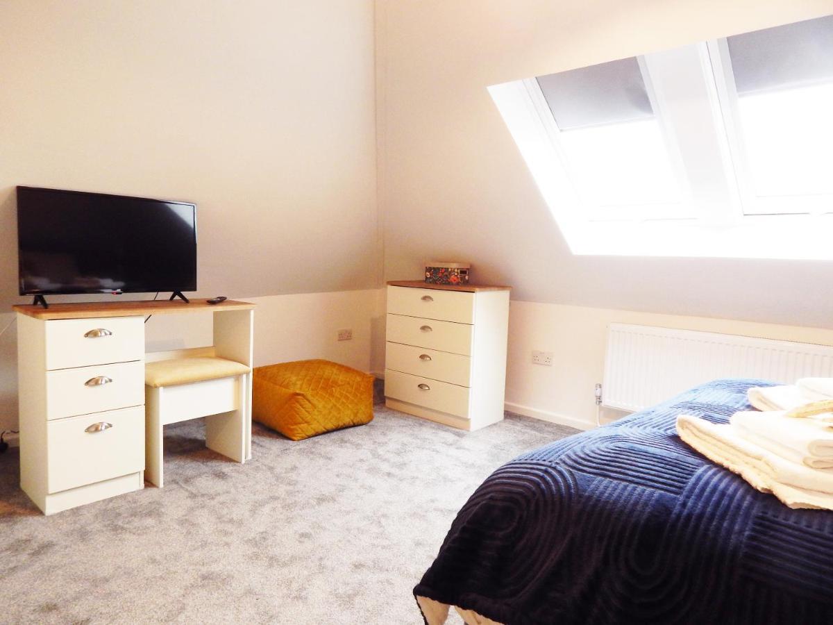 Modern, Well Located En-Suite Rooms With Parking - Orbitat Accommodations Cambridge  Exterior photo