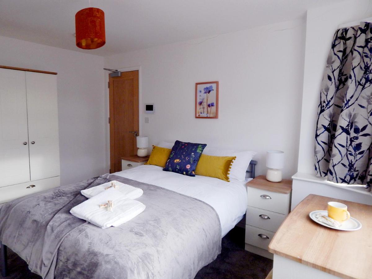 Modern, Well Located En-Suite Rooms With Parking - Orbitat Accommodations Cambridge  Exterior photo