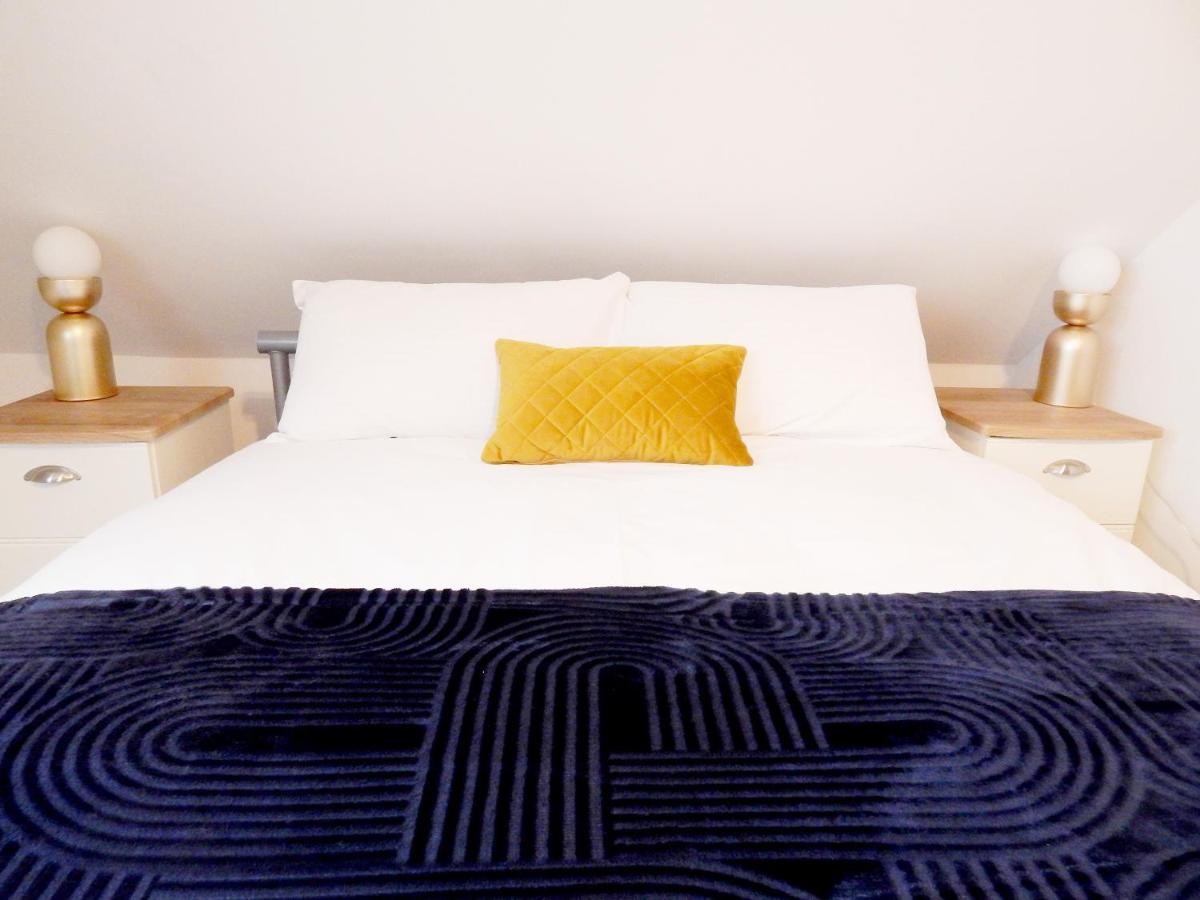 Modern, Well Located En-Suite Rooms With Parking - Orbitat Accommodations Cambridge  Exterior photo