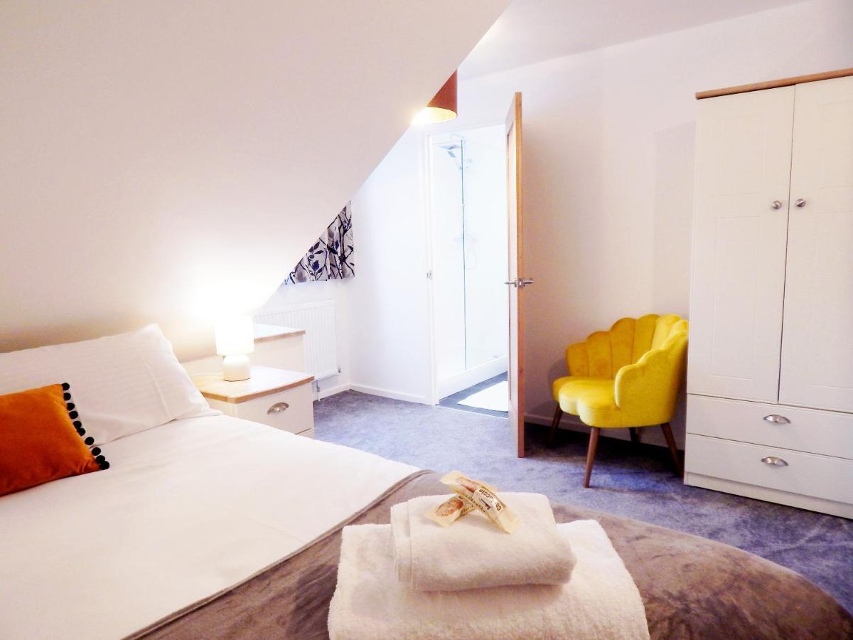 Modern, Well Located En-Suite Rooms With Parking - Orbitat Accommodations Cambridge  Exterior photo