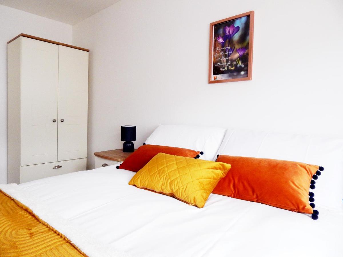 Modern, Well Located En-Suite Rooms With Parking - Orbitat Accommodations Cambridge  Exterior photo