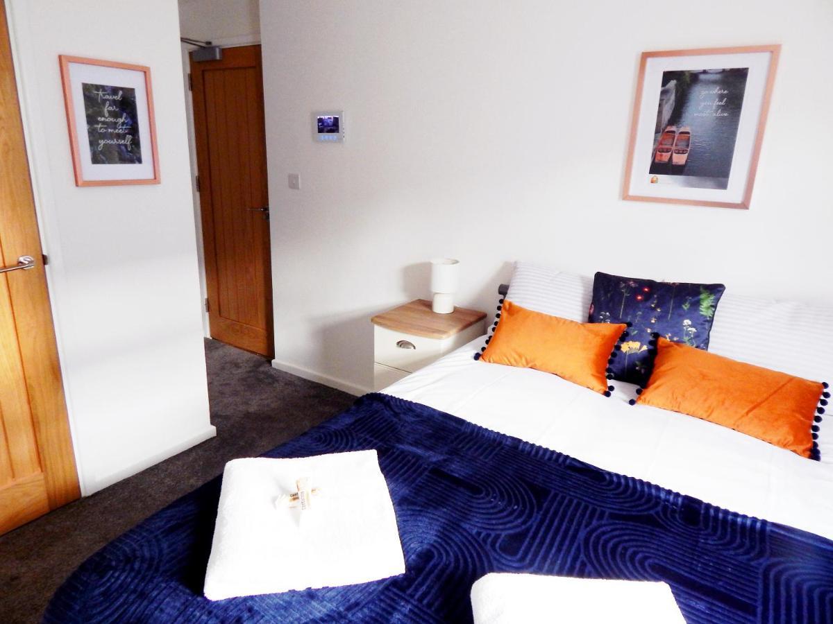 Modern, Well Located En-Suite Rooms With Parking - Orbitat Accommodations Cambridge  Exterior photo