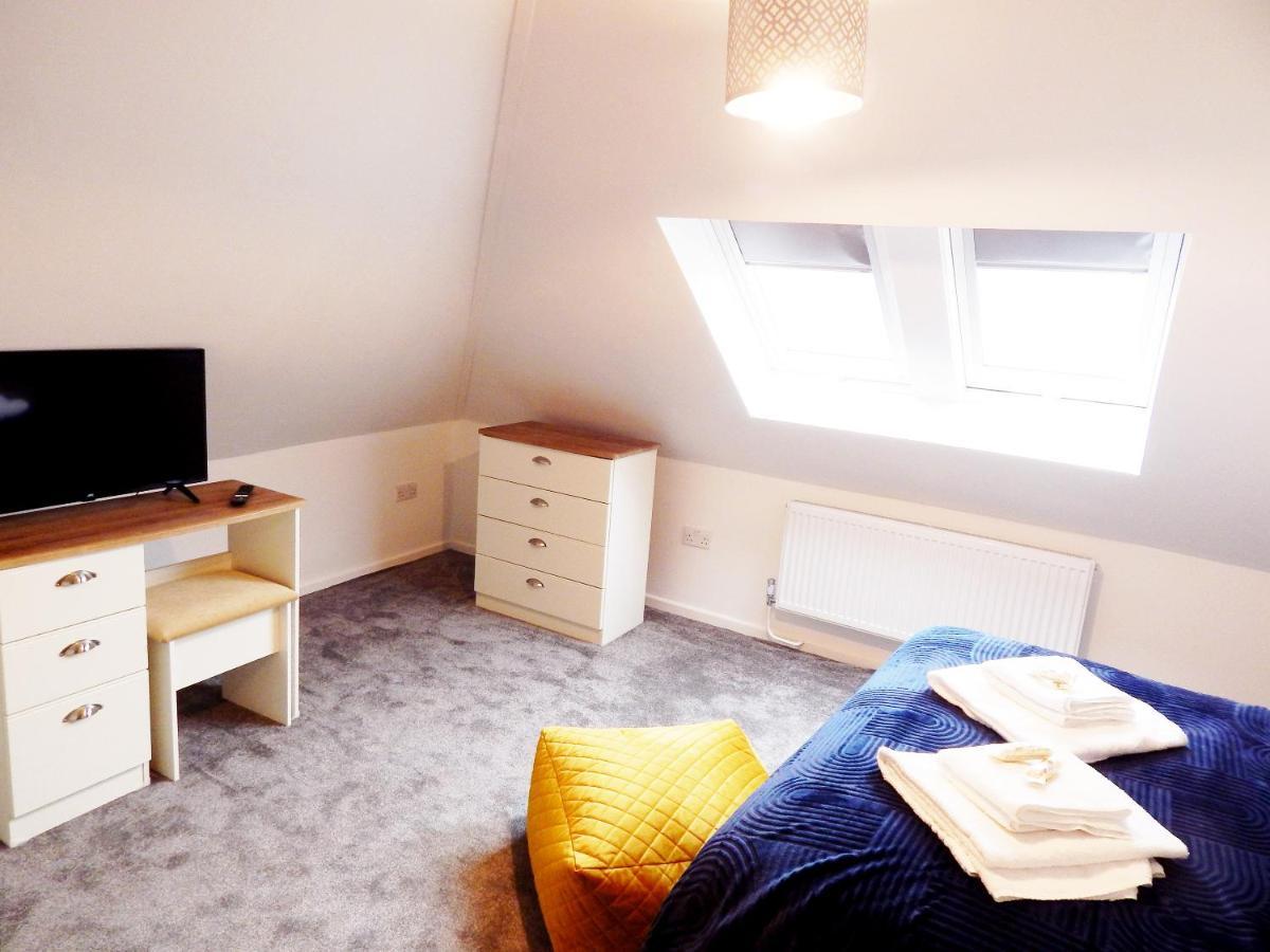 Modern, Well Located En-Suite Rooms With Parking - Orbitat Accommodations Cambridge  Exterior photo