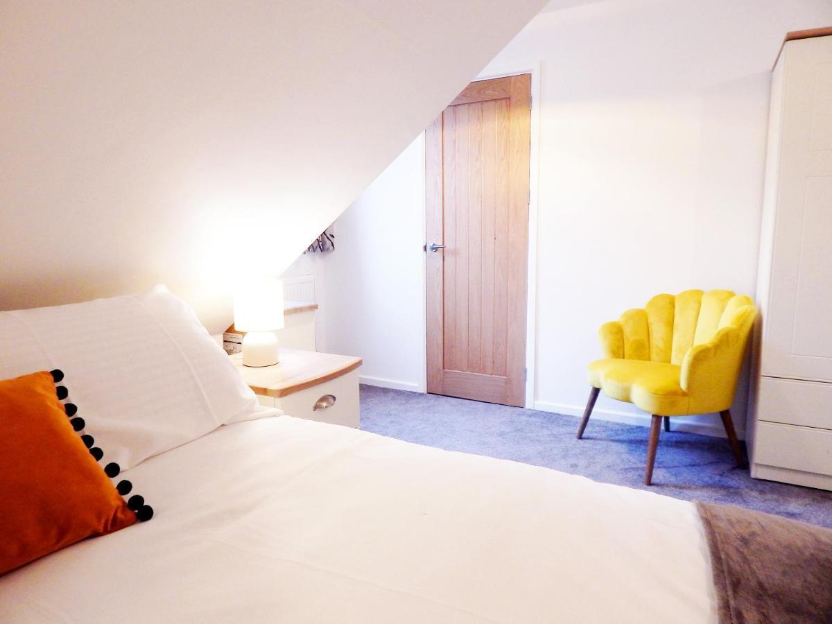 Modern, Well Located En-Suite Rooms With Parking - Orbitat Accommodations Cambridge  Exterior photo