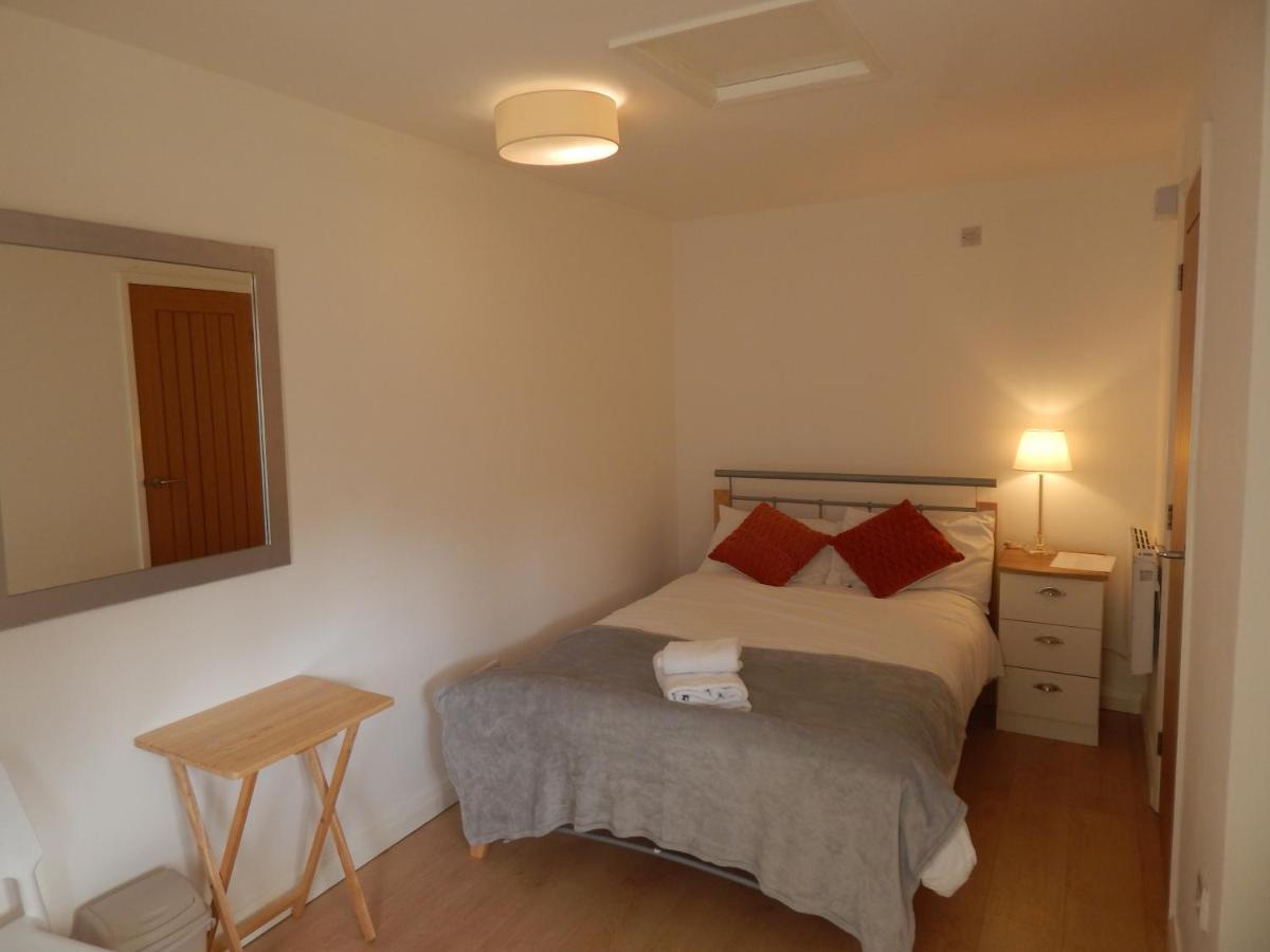 Modern, Well Located En-Suite Rooms With Parking - Orbitat Accommodations Cambridge  Exterior photo
