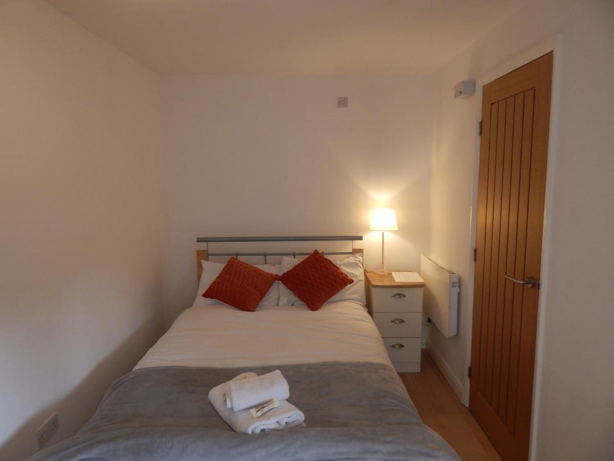 Modern, Well Located En-Suite Rooms With Parking - Orbitat Accommodations Cambridge  Exterior photo